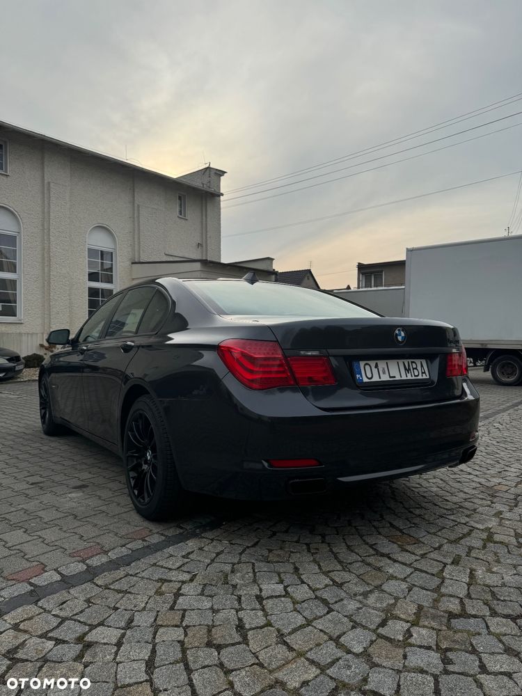 BMW Seria 7 740i - 12