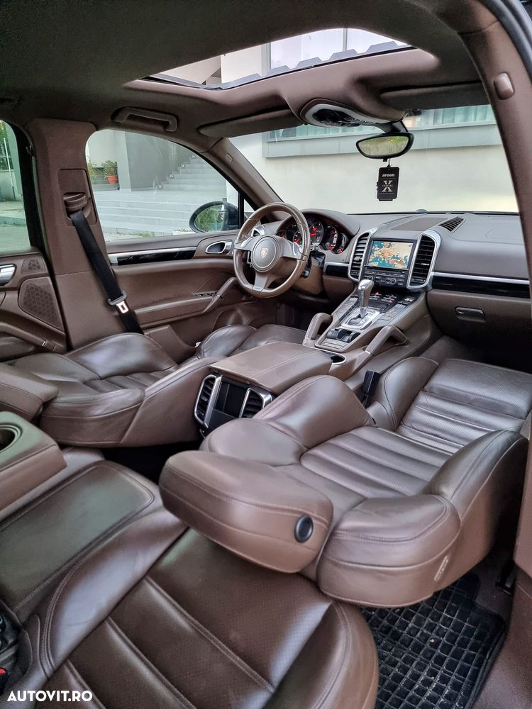 Porsche Cayenne 3.0 L V6 - 9