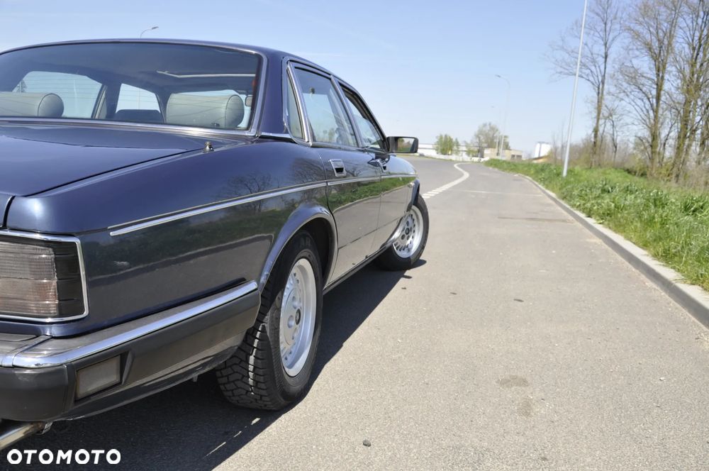 Jaguar XJ - 8