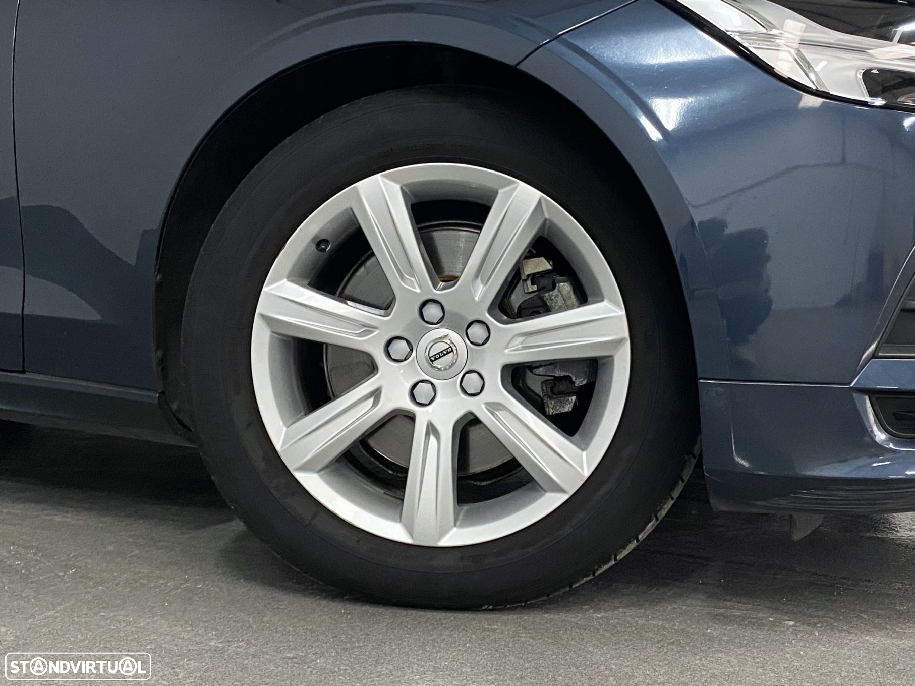 Volvo V90 2.0 D4 Momentum Geartronic - 30