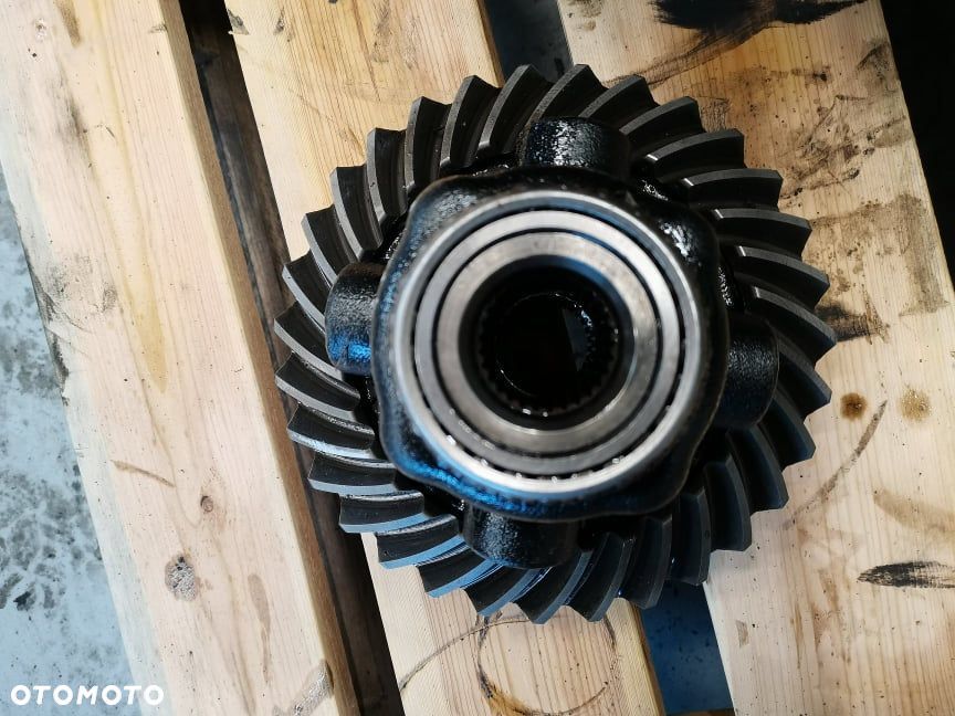 Środek mostu New Holland LM 435 {Spicer 11X31} - 5