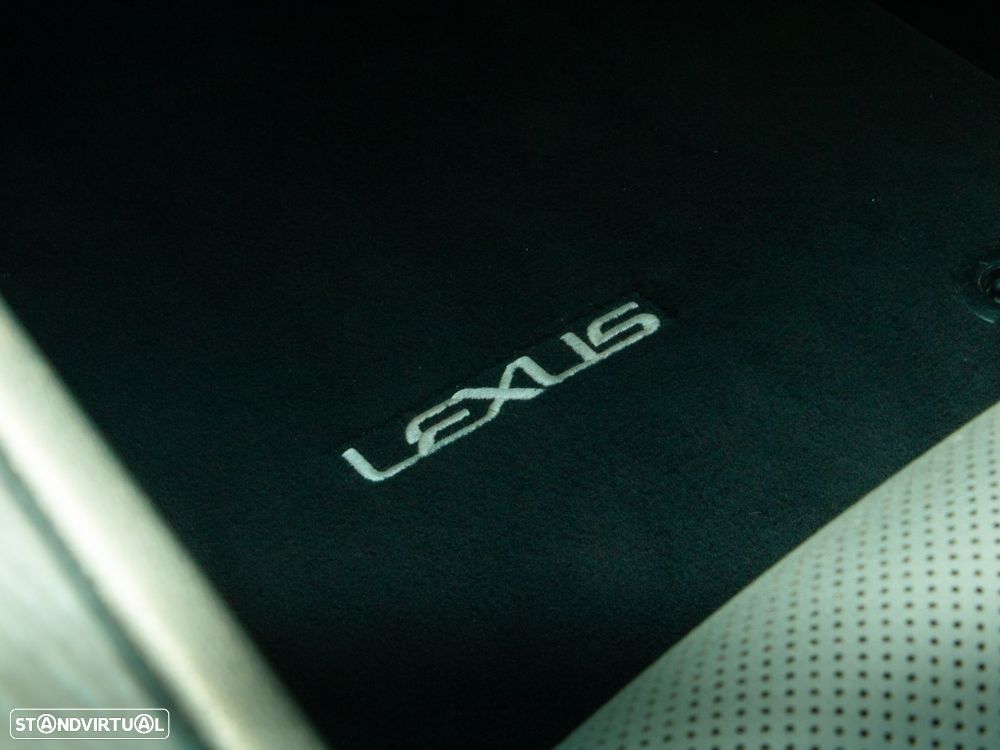 Lexus RZ 450e Premium Monotone c/ mala elétrica - 32