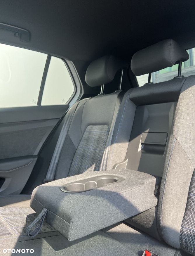 Volkswagen Golf - 22
