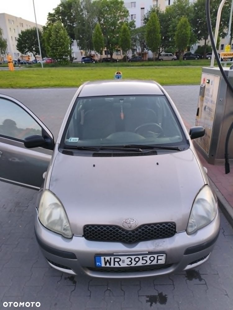 Toyota Yaris 1.0 Base - 24