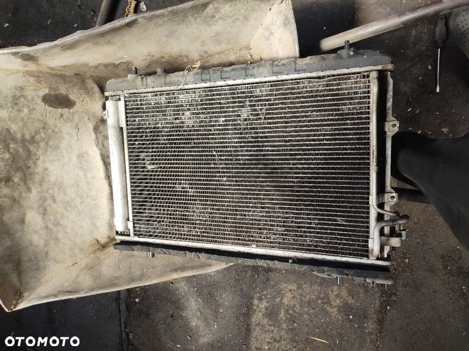 Kia Cerato 2,0CRDI  chlodnica wody klimatyzacji - 2