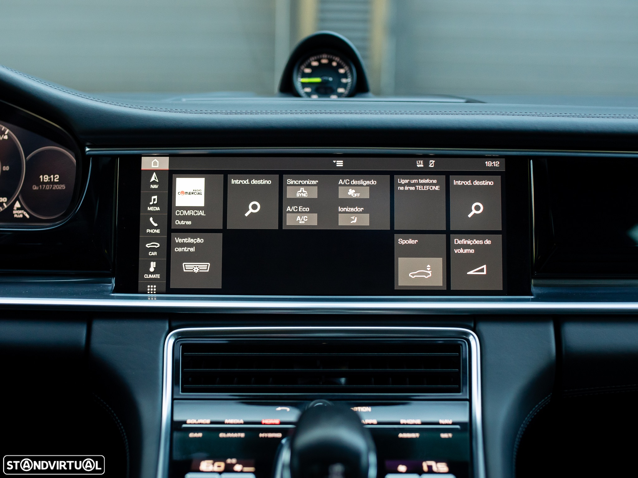 Porsche Panamera 4 E-Hybrid - 44
