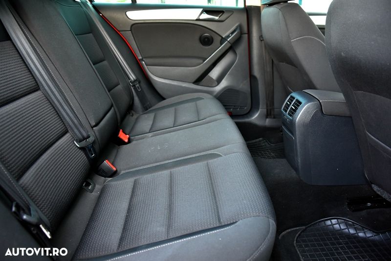 Volkswagen Golf 1.6 TDI DPF DSG Team - 15
