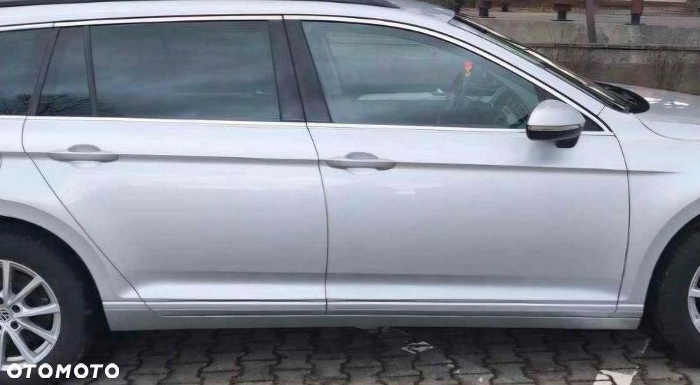 Drzwi Passat B8 Kombi prawe LA7W ŁADNE ORG LAKIER - 1