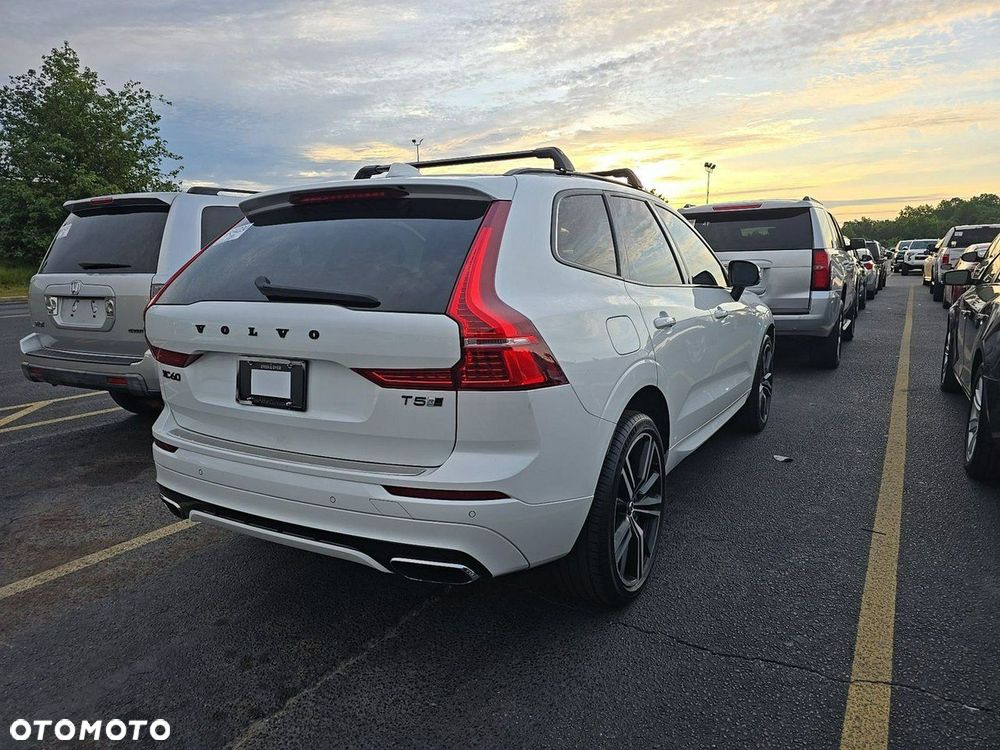 Volvo XC 60 T5 AWD R-Design - 4