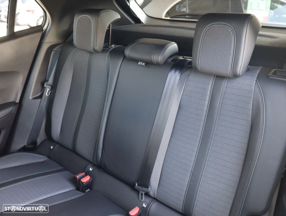 Peugeot e-2008 Allure - 24