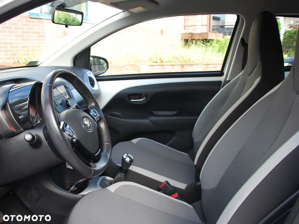 Toyota Aygo x-play - 6