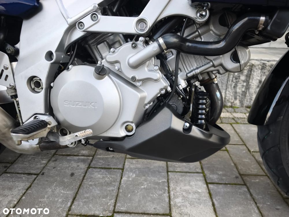 Suzuki DL - 19
