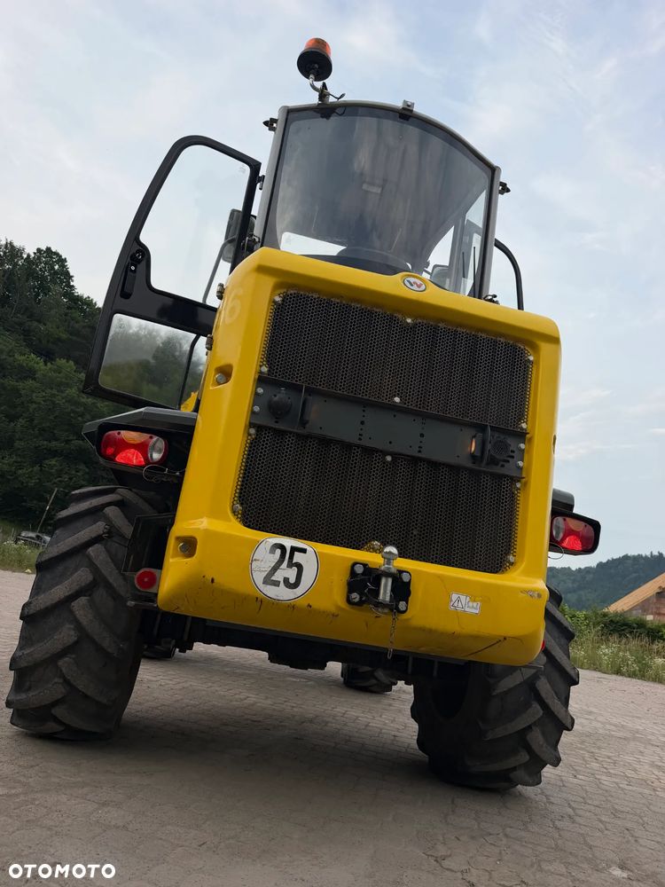Wacker Neuson DW60 Wozidło Obrotowe 4x4. 6 ton ładowność z Pełną kabiną. OBROTOWA koleba 1350 mtg. 2021 rok. Jak nowe z salonu PERKINS turbo silnik. Pochodzi z Norweskiego Gospodarstwa Ziemniaczanego! Pełne sterowanie dżojstik REWERS HYDROSTATIC Ogrzewana Kabina Opony zero zużycia. Aktualna DEKRA. Kamery wysokiej jakośći! Zero luzów i wycieków. Szybka wolna jazda. Wielka Okazja. Ośswietlenie Rozbudowane. Hak kulka - 27
