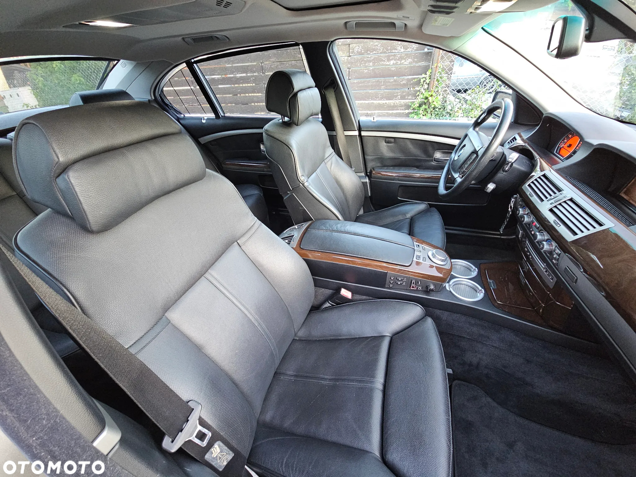 BMW Seria 7 750Li - 37