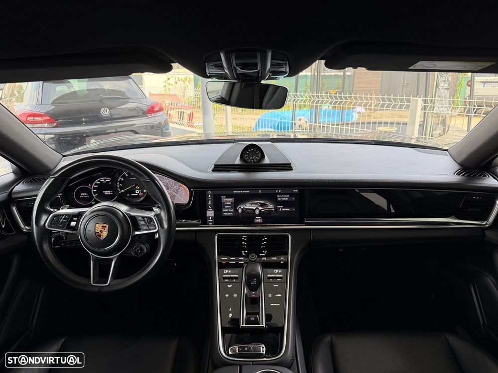 Porsche Panamera 4 E-Hybrid - 31