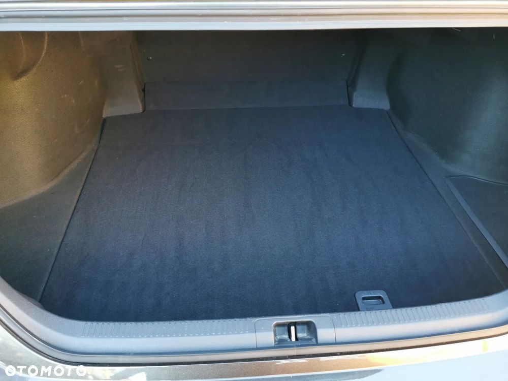 Toyota Camry - 16