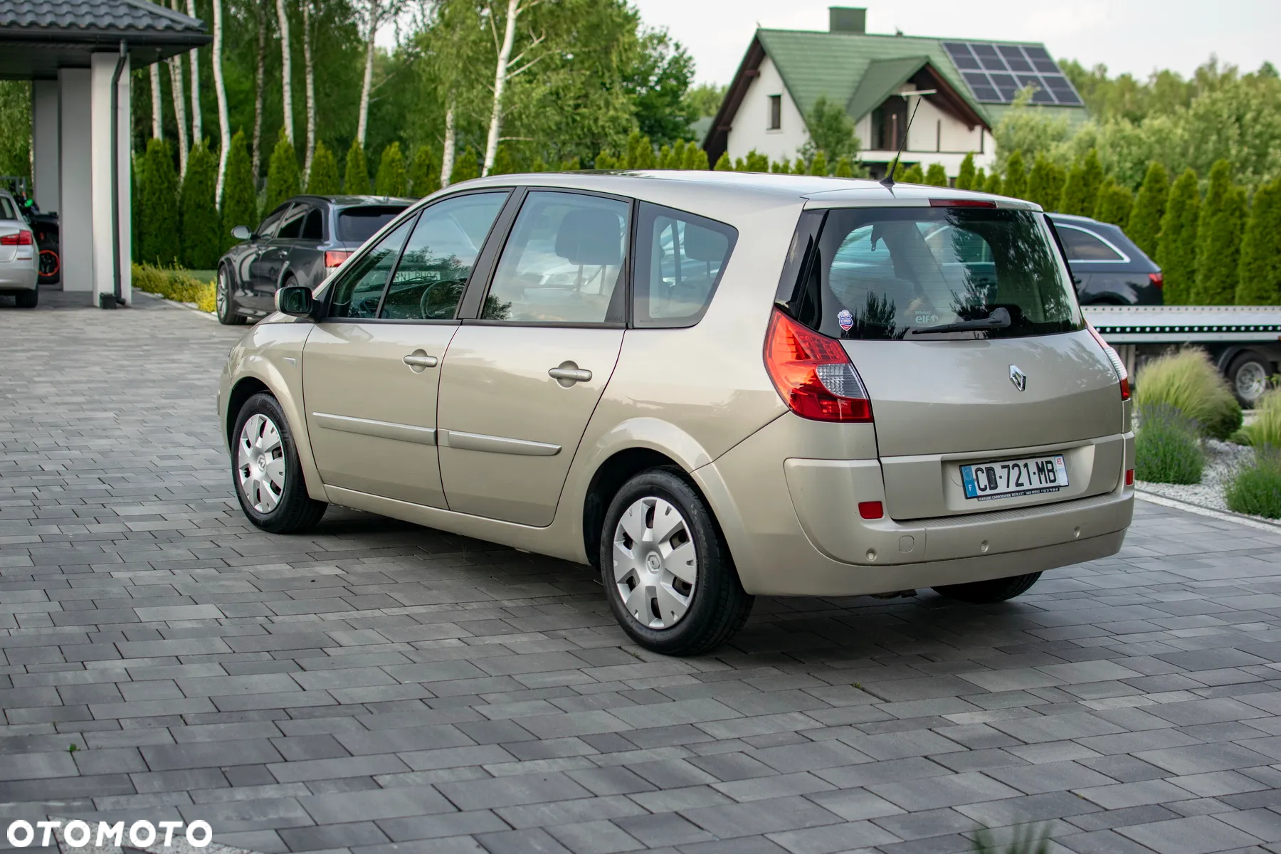 Renault Grand Scenic - 21