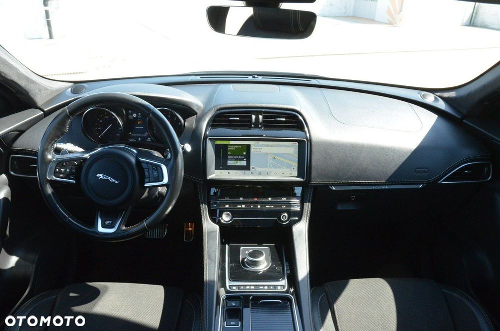 Jaguar F-Pace 2.0 i4P AWD Chequered Flag - 23