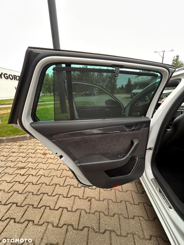 Skoda Superb 2.0 TDI Sportline DSG - 20