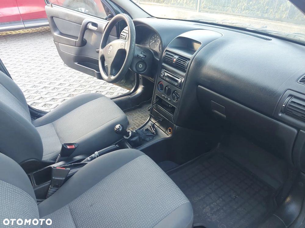 Opel Astra 1.4 - 8