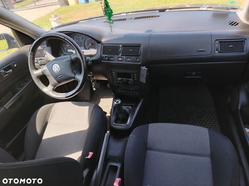 Volkswagen Golf - 1