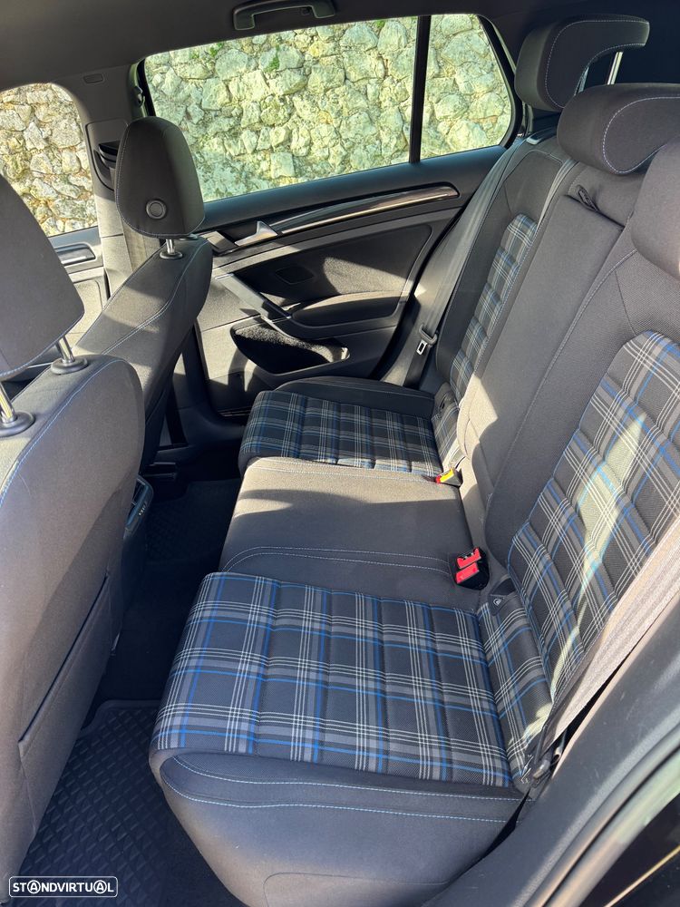 VW Golf - 8