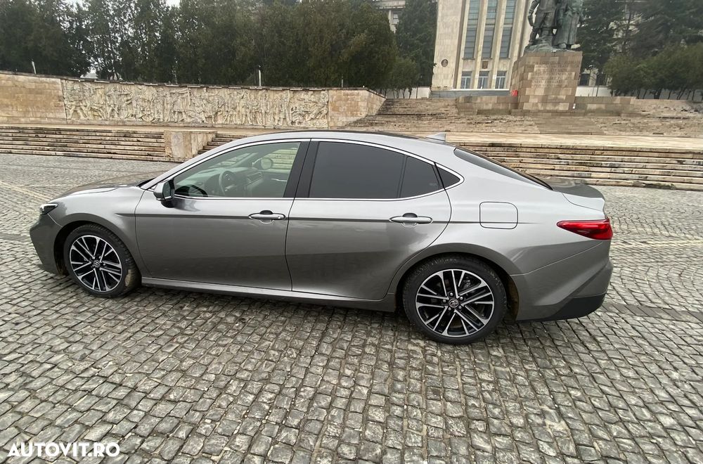 Toyota Camry Executive - 4