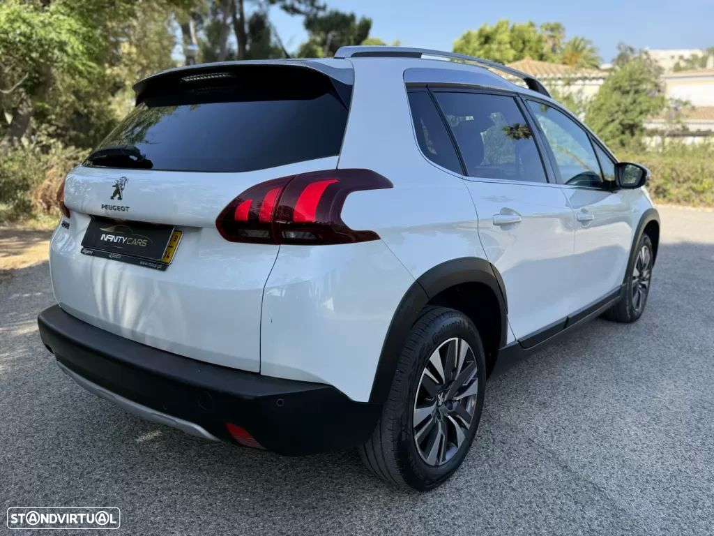 Peugeot 2008 1.2 PureTech Allure EAT6 - 4