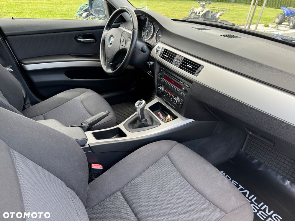 BMW Seria 3 318d DPF Edition Lifestyle - 26