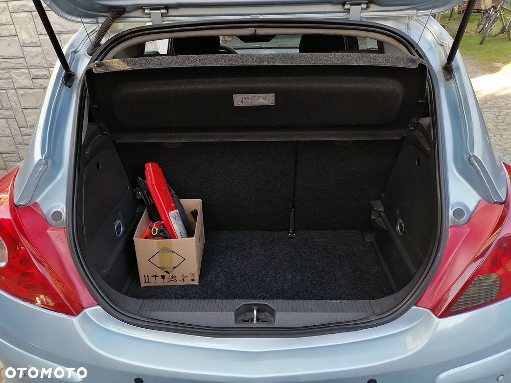 Opel Corsa 1.4 16V Cosmo - 10