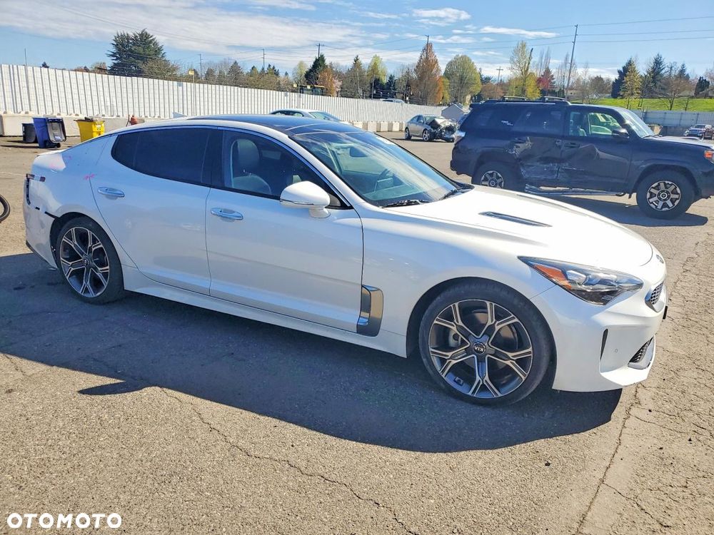 Kia Stinger - 5