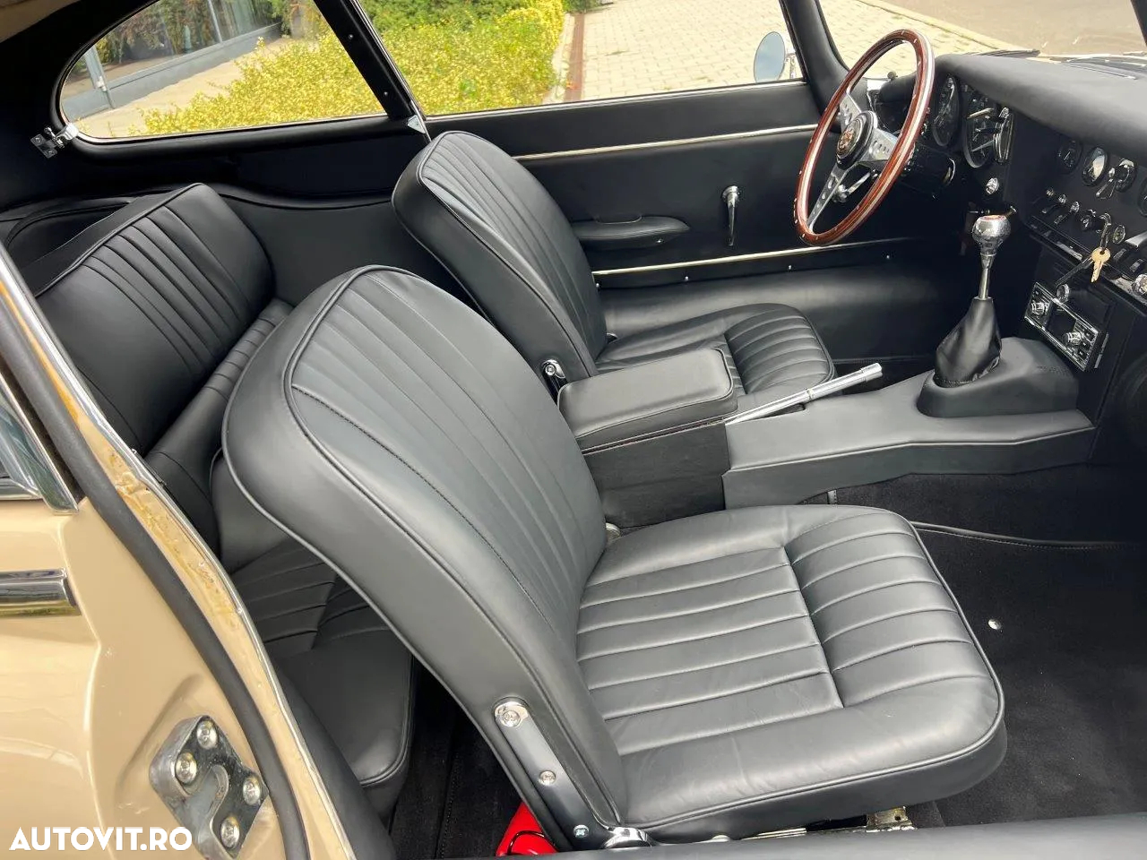 Jaguar E-Type - 9