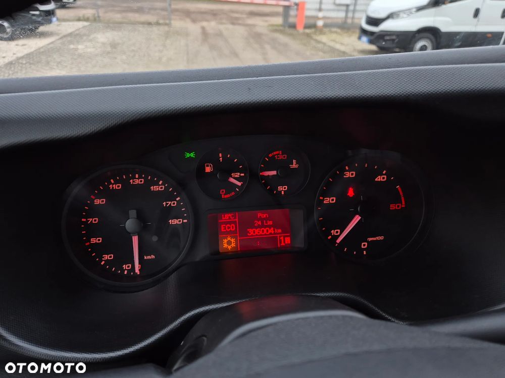 Iveco Daily 35S16 Hi-Matic, Kontener 8PAL, winda 750KG - 15