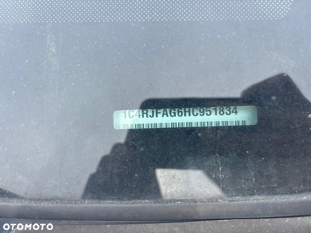 Jeep Grand Cherokee - 17