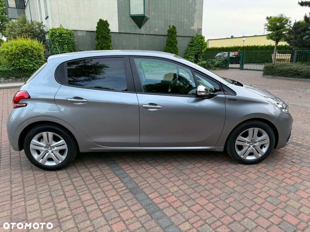 Peugeot 208 - 4
