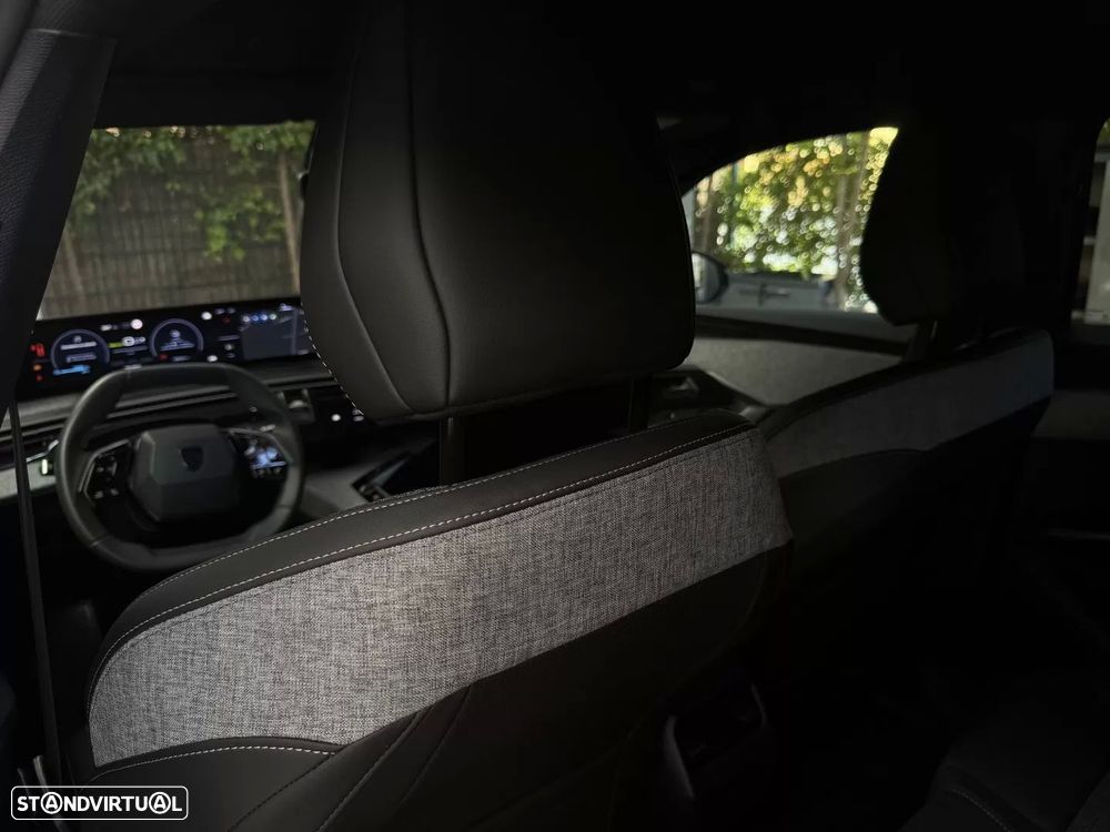 Peugeot e-3008 73 kWh Allure — fotografia 8