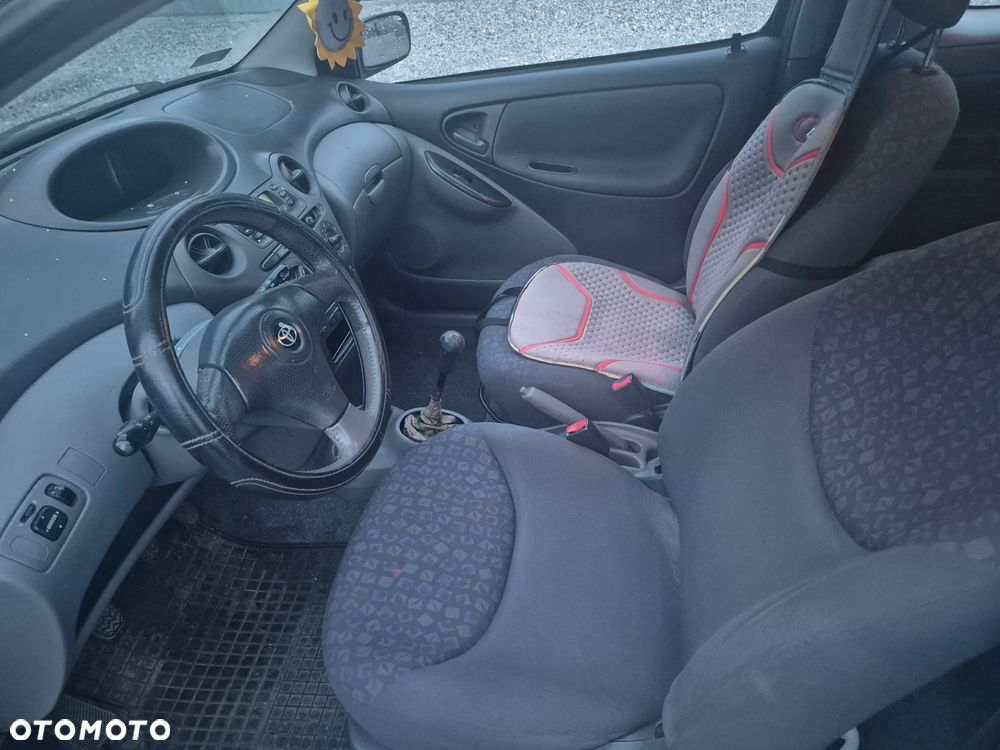 Toyota Yaris 1.0 Base - 9