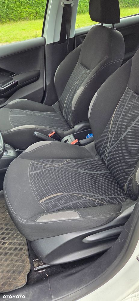 Peugeot 208 1.4 e-HDi Active STT - 4