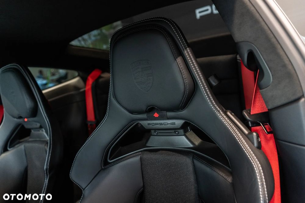 Porsche 911 GT3 Touring PDK - 32