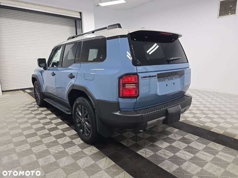 Toyota Land Cruiser - 2