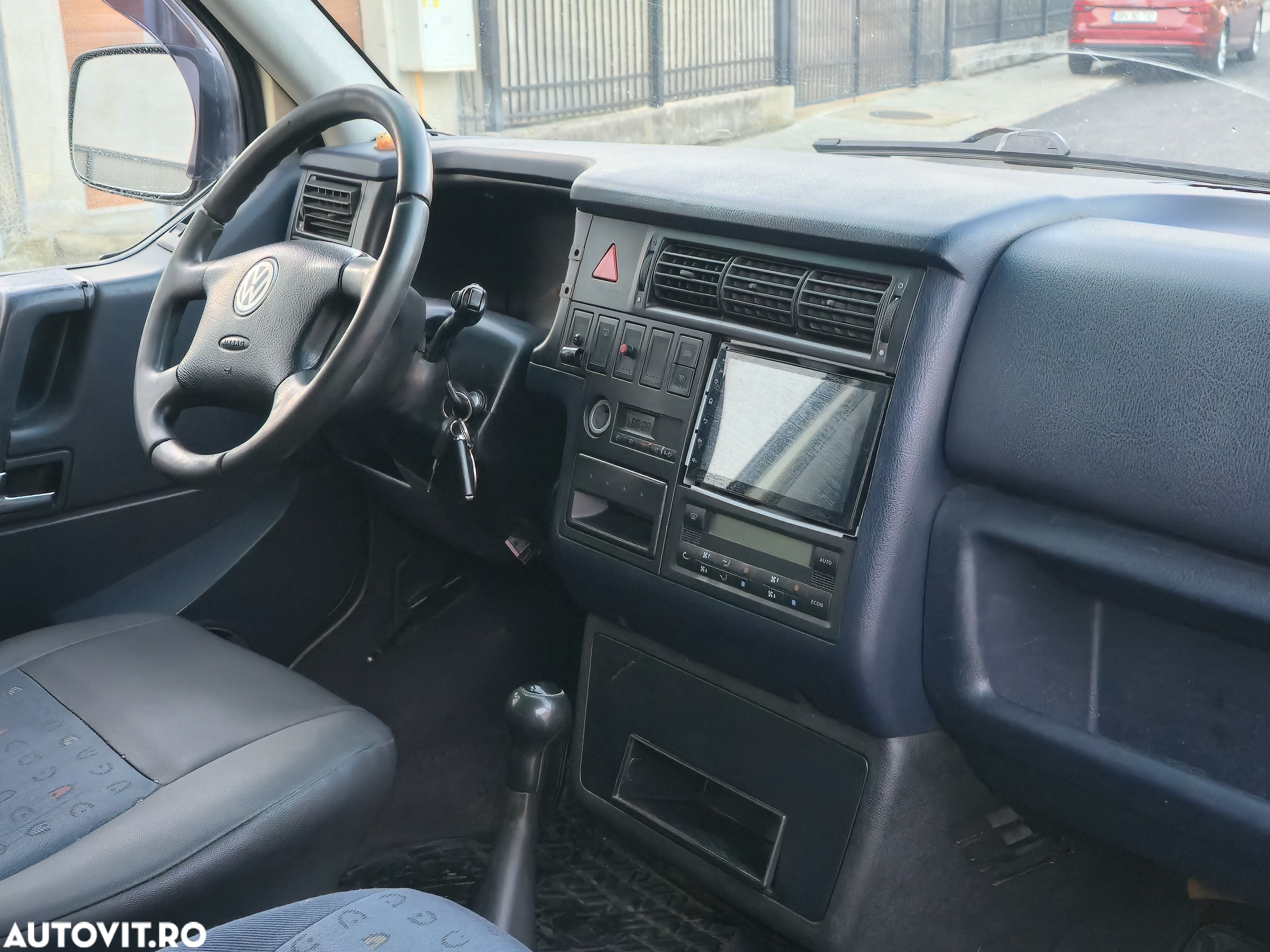 Volkswagen Caravelle - 15