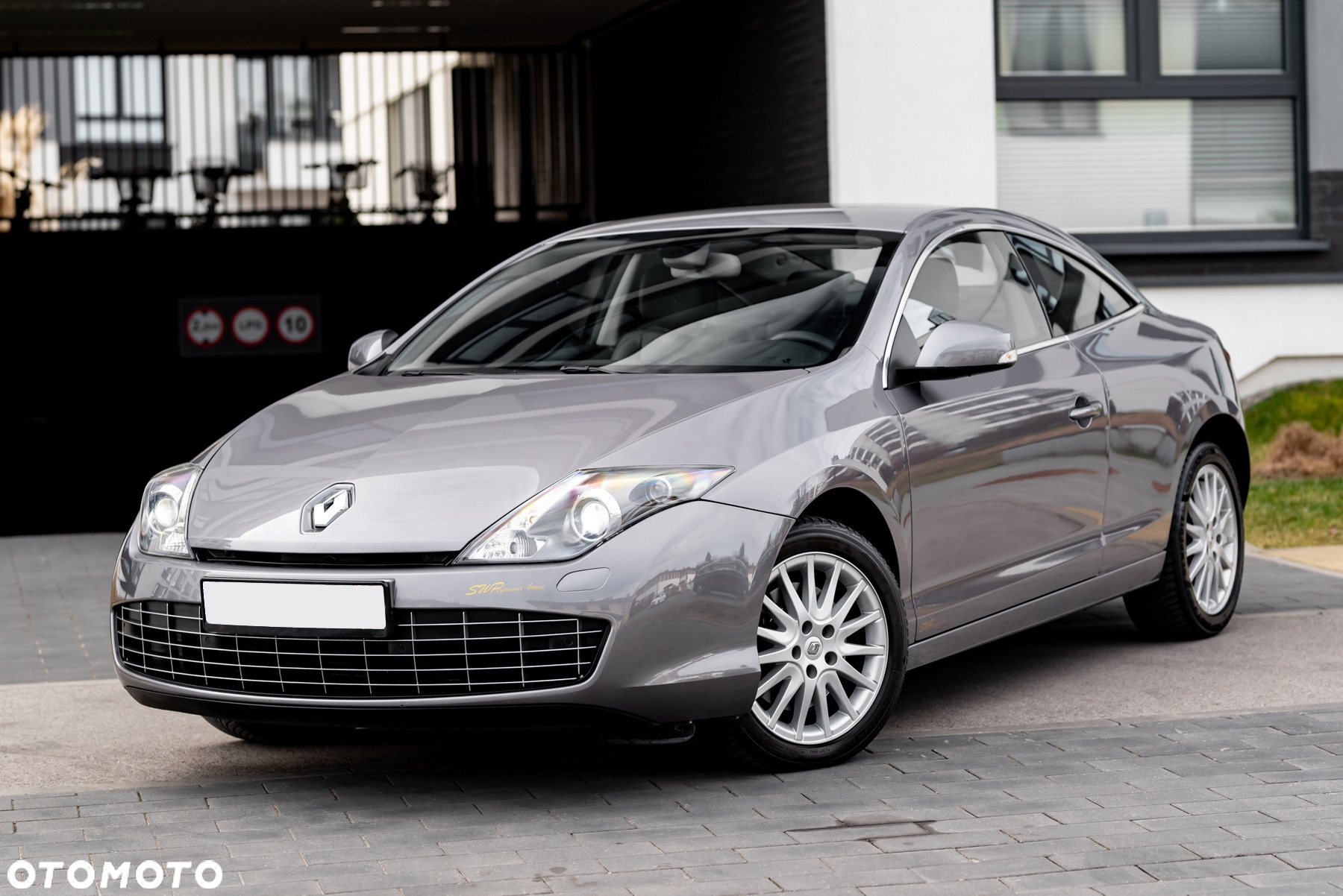 Renault Laguna Coupe V6 dCi 235 FAP GT - 9