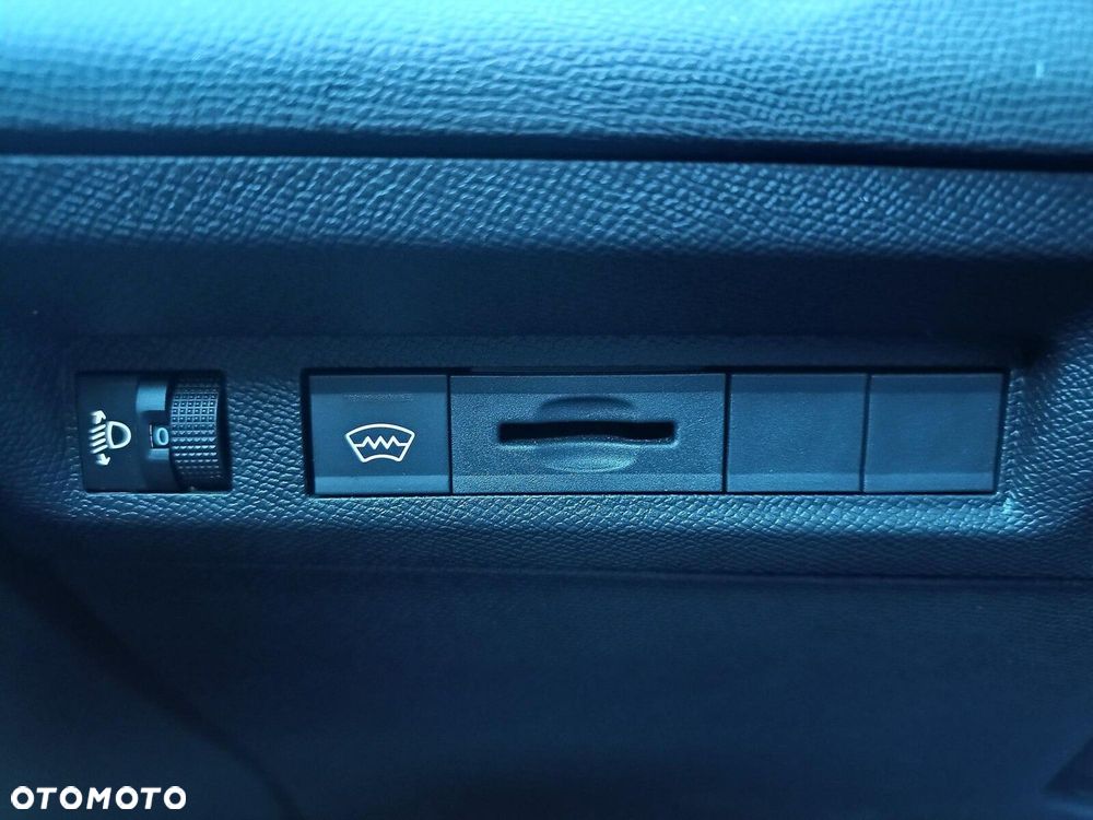 Peugeot 308 1.2 PureTech Allure Pack S&S EAT8 - 24