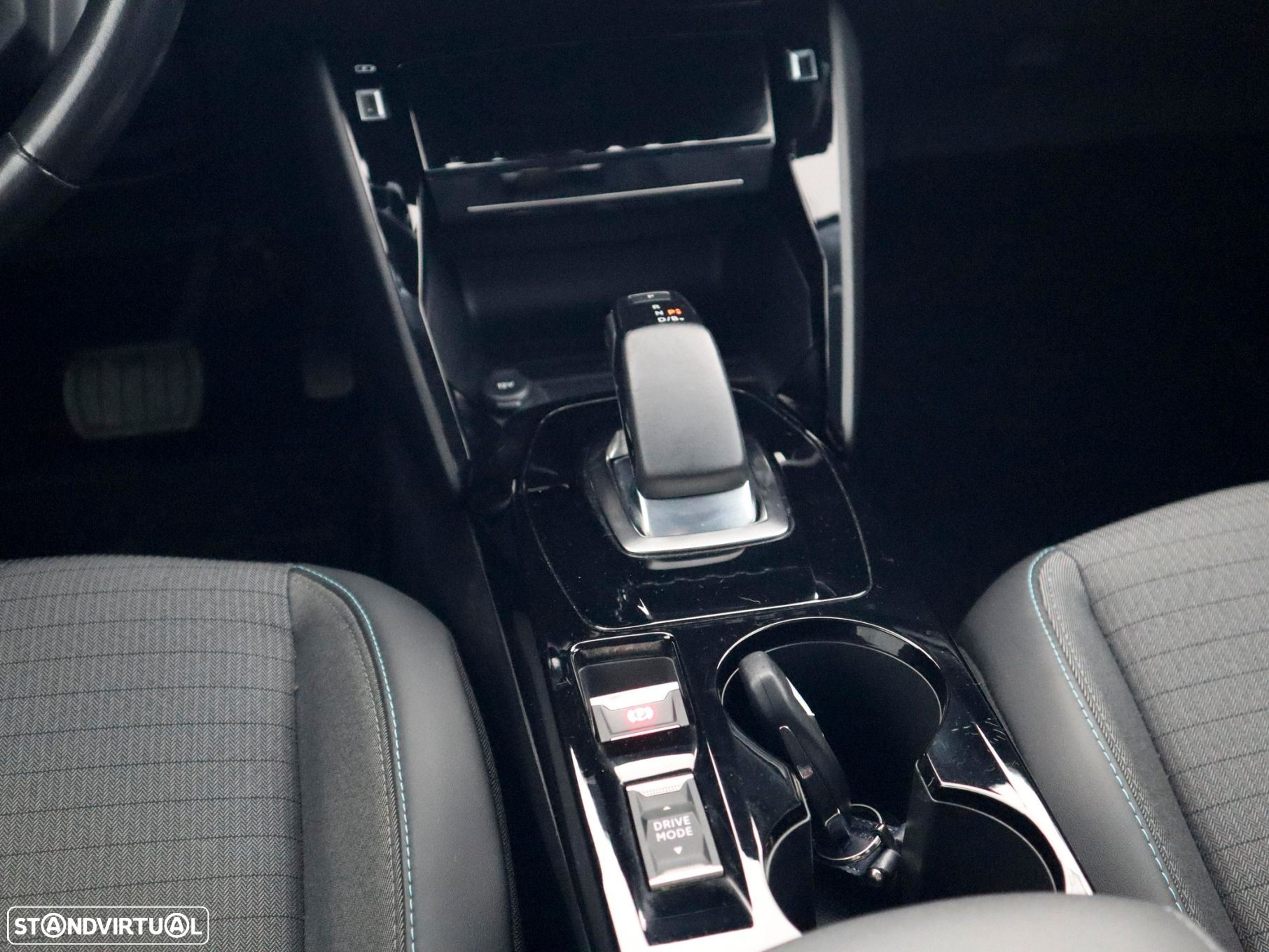 Peugeot e-208 - 26