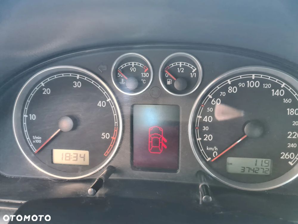 Volkswagen Passat 1.9 TDI Highline - 12