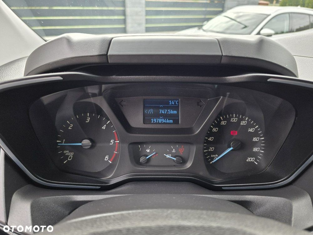 Ford Tourneo Custom - 14