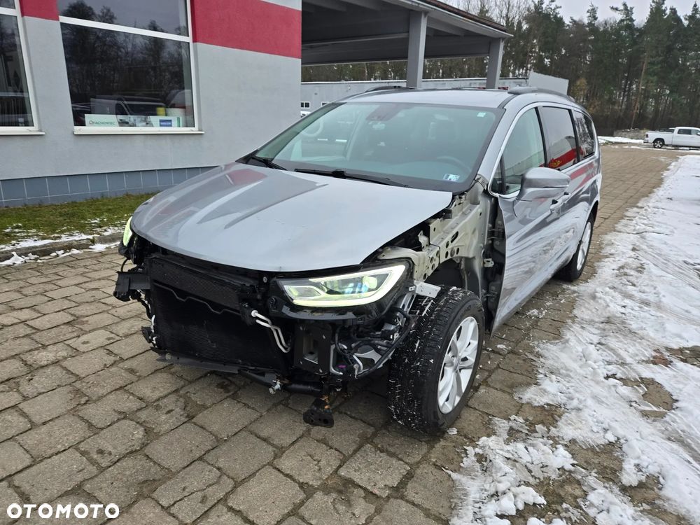 Chrysler Pacifica - 1