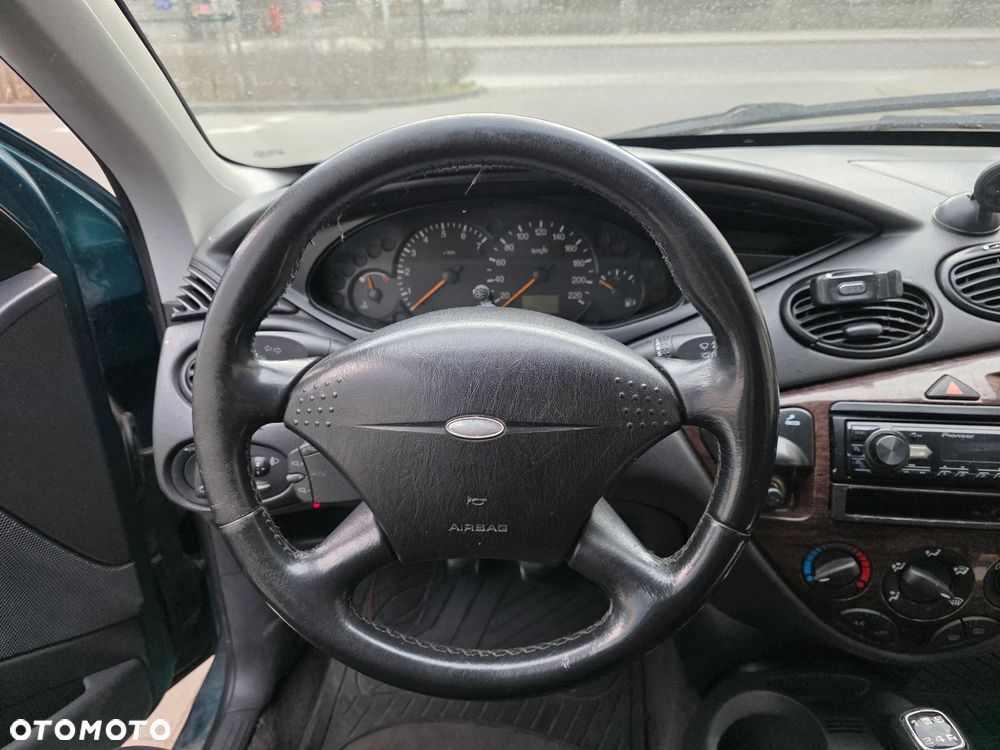 Ford Focus 1.8 TDDi Ghia - 6