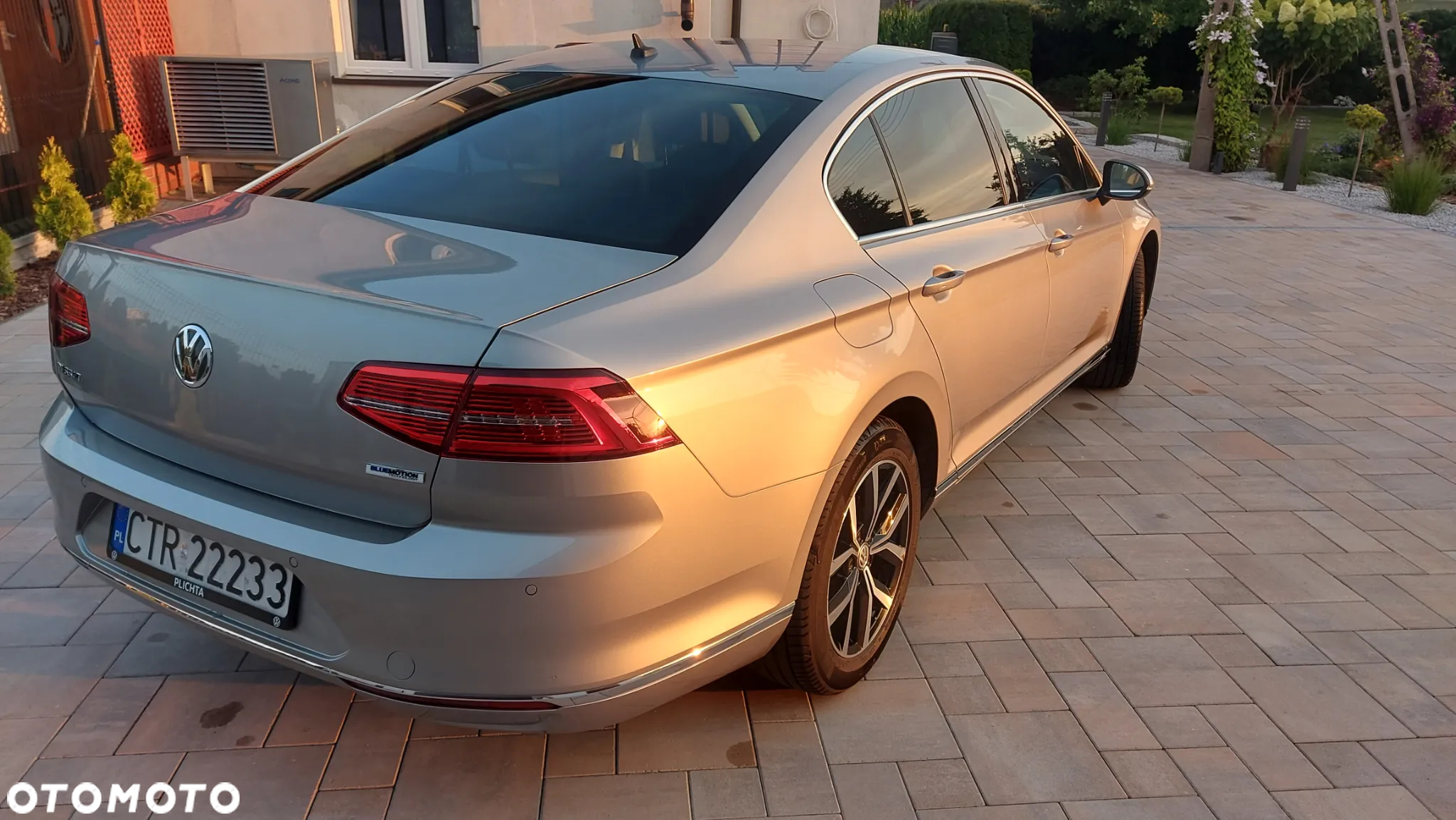 Volkswagen Passat - 4