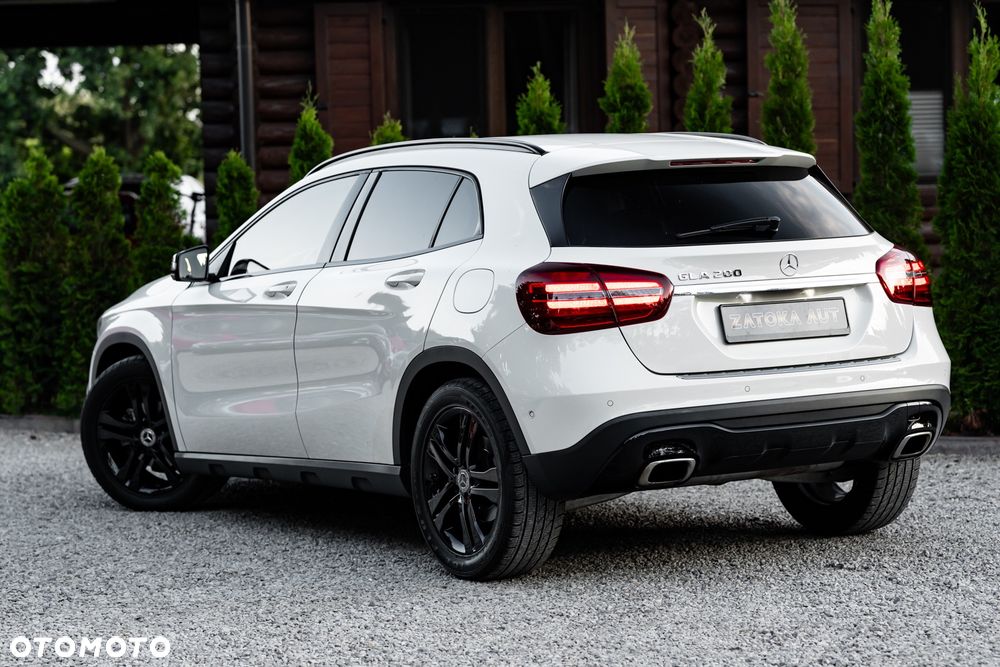 Mercedes-Benz GLA 200 7G-DCT - 10
